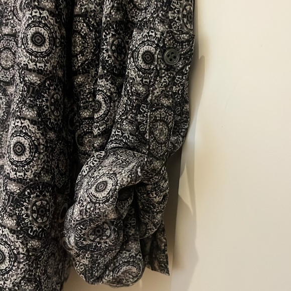 Joie Paisley, silky, button-down shirt in pristine condition - Picture 2 of 4